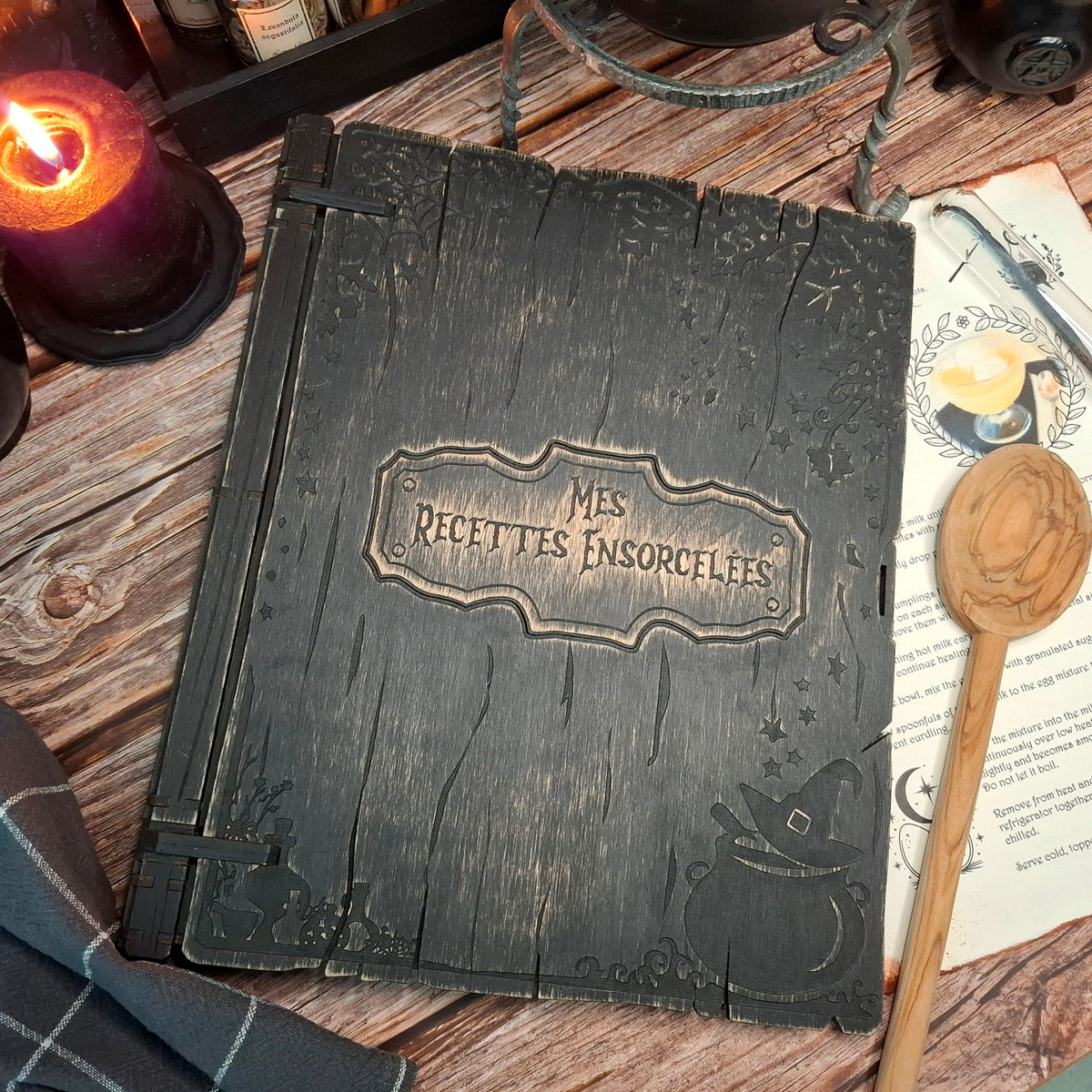 Mes Recettes Ensorcelées wooden recipe binder available in French language version